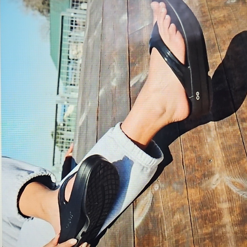 Oofos Oomega Oolala Platform Flip Flop Thong Sandals 9